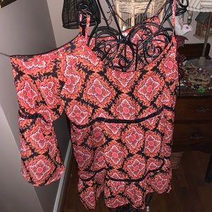 CUT OUT SHOULDER FLOWY TOP